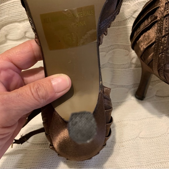 New in box brown satin ruffle heels - Picture 3 of 13